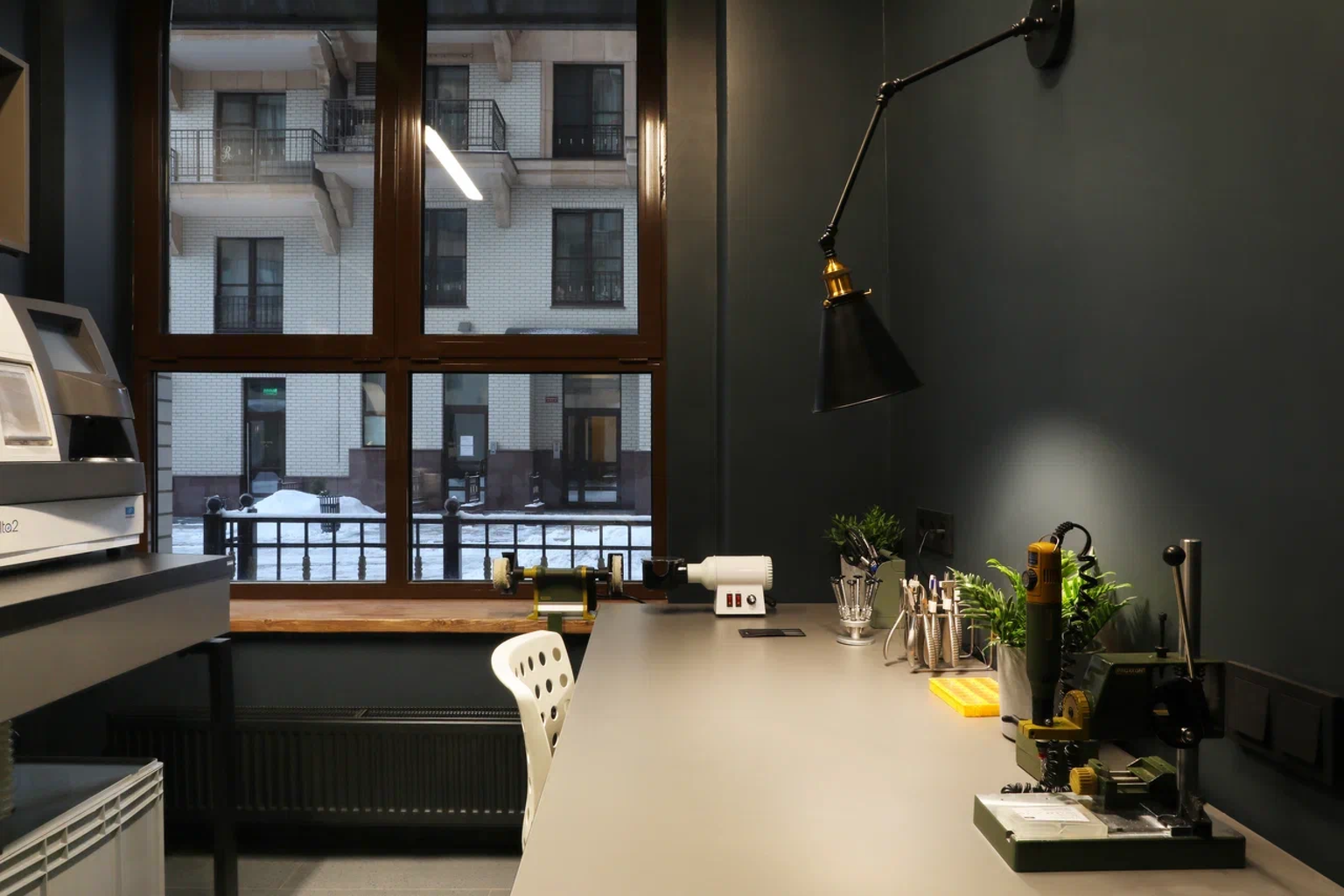 images/contacts/one-slider-9.png