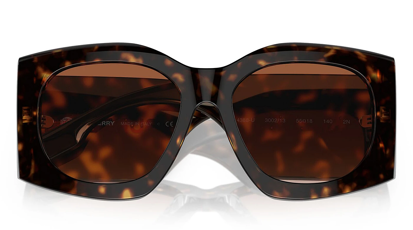 Женские солнцезащитные очки Burberry 4388U 300213 фото 5